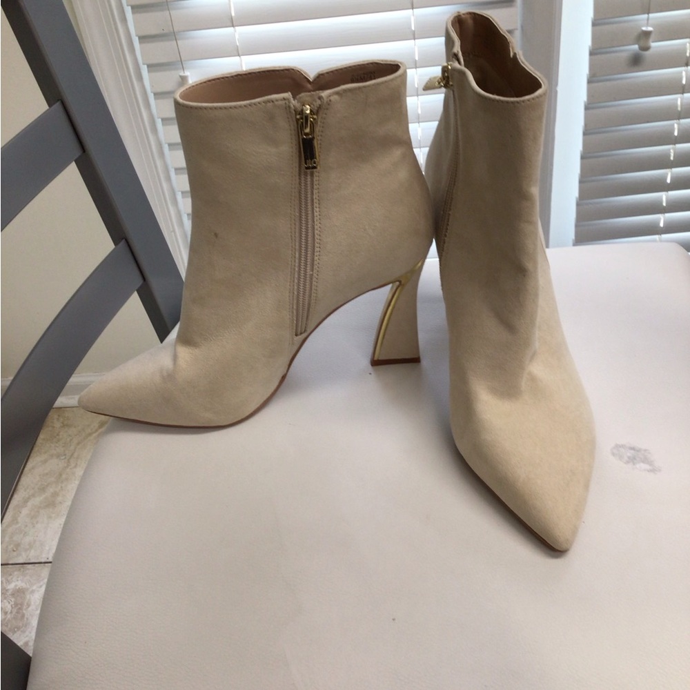 JLO Tan Boots 9 NWOT